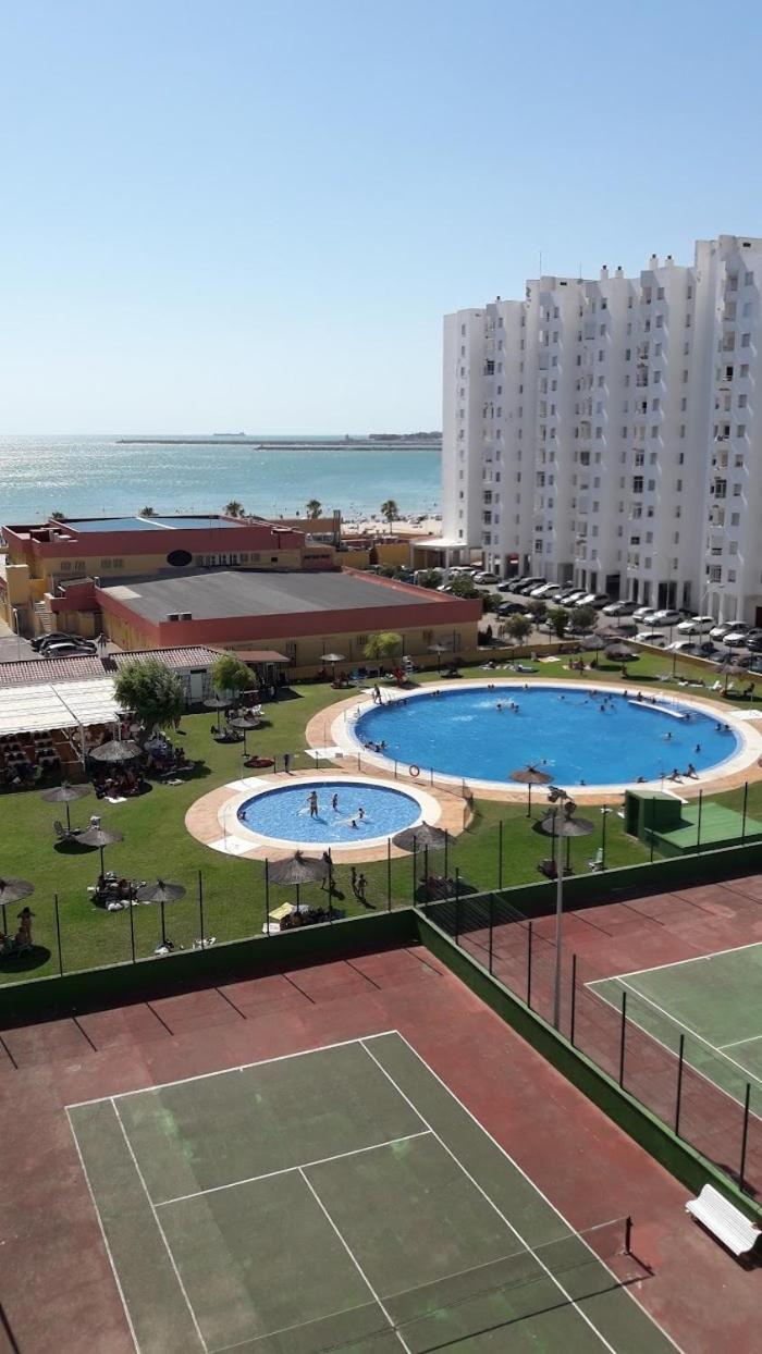 Gatu Arena " Preferente Mayores De 25 Anos Y Familias " El Puerto de Santa María Dış mekan fotoğraf